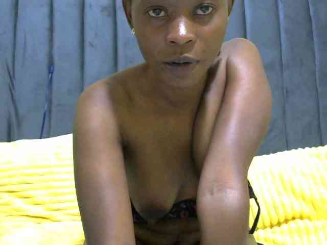 PrettyAlianah webcam