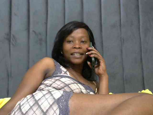 PrettyAlianah webcam