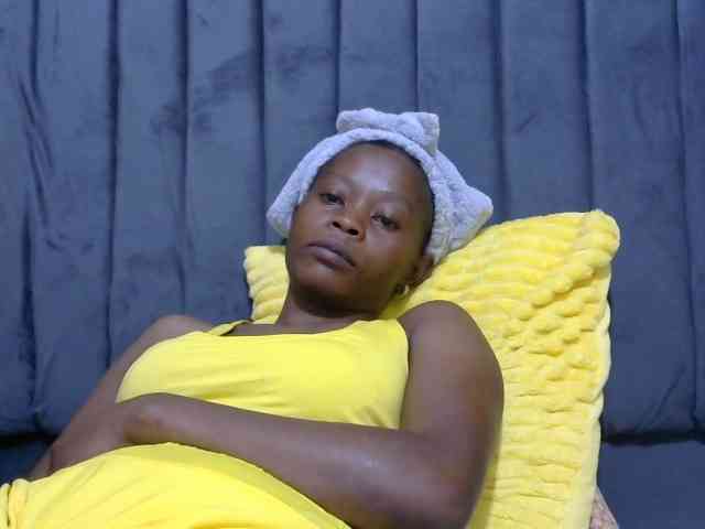 PrettyAlianah webcam