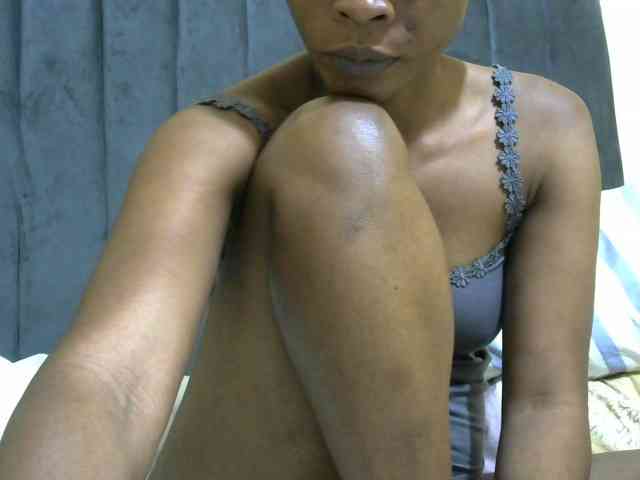 PrettyAlianah webcam