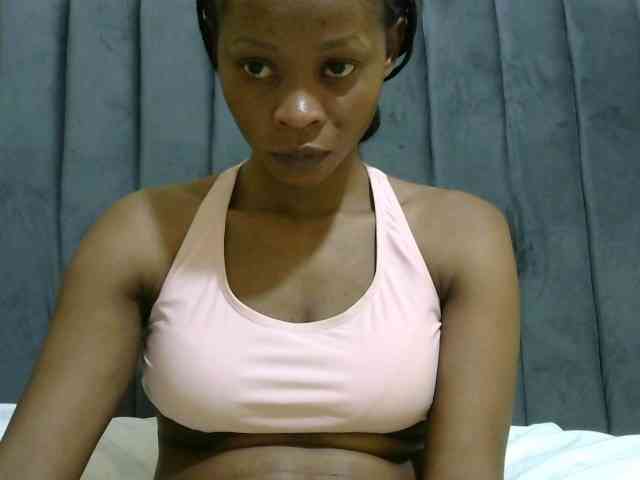 PrettyAlianah webcam
