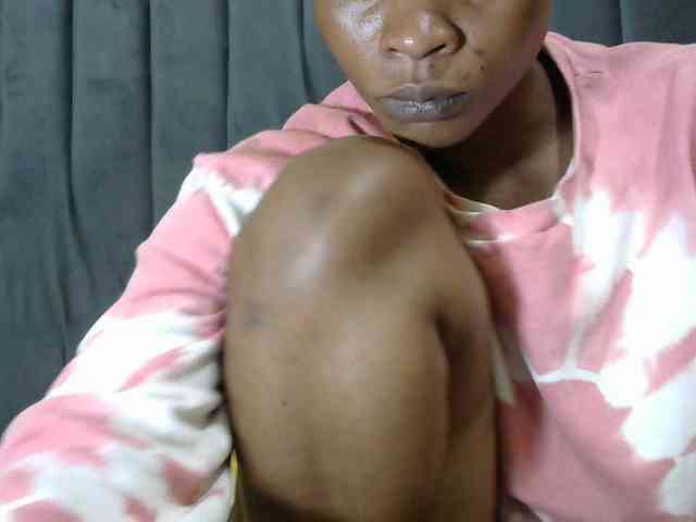 PrettyAlianah webcam