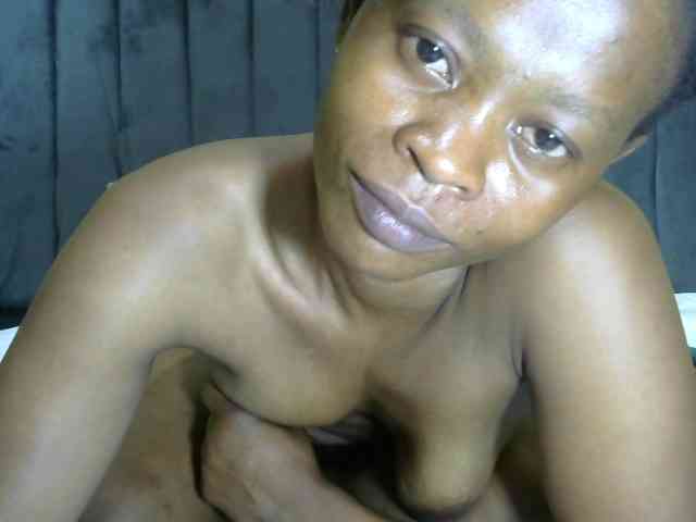Model: PrettyAlianah