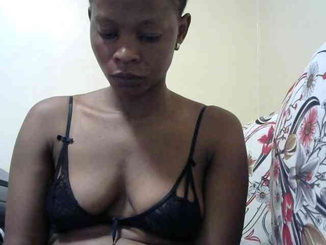 PrettyAlianah webcam