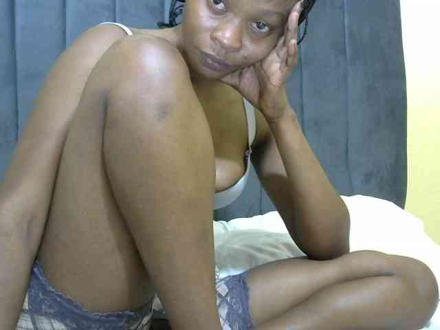 PrettyAlianah webcam