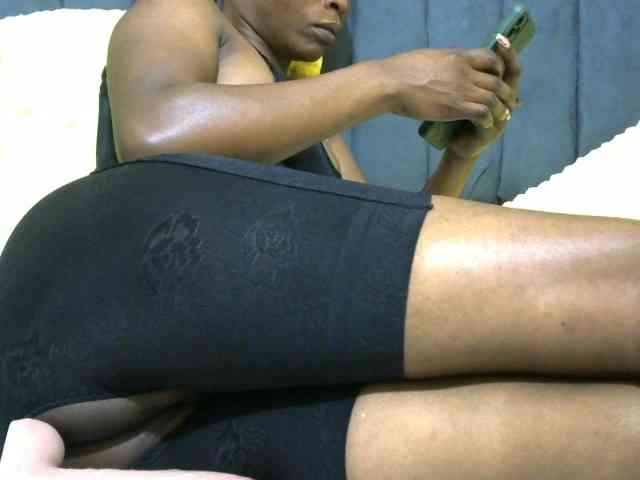 PrettyAlianah webcam