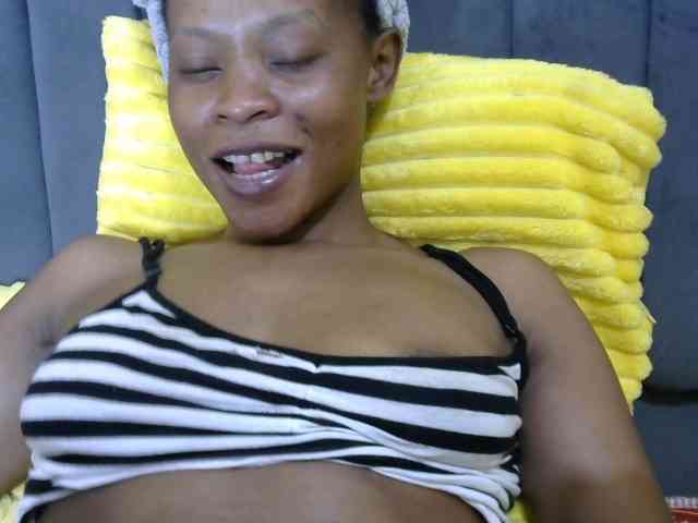 PrettyAlianah webcam