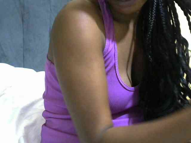 PrettyAlianah webcam
