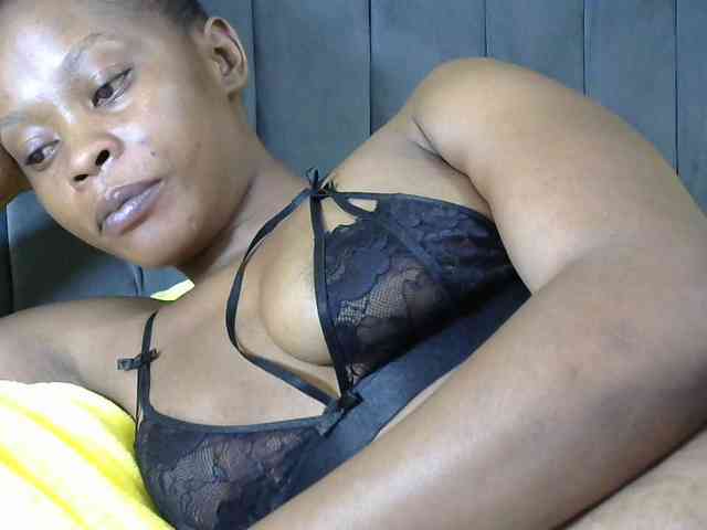PrettyAlianah webcam