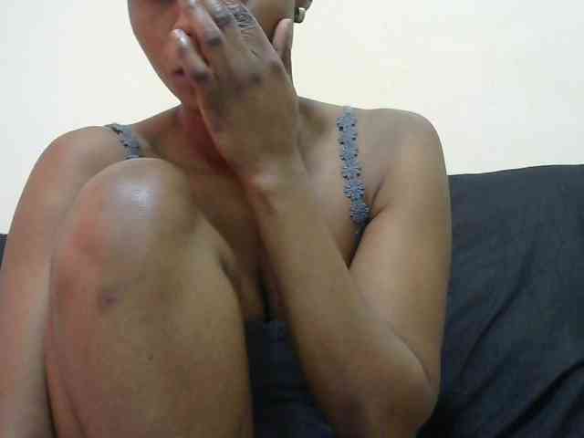 PrettyAlianah webcam