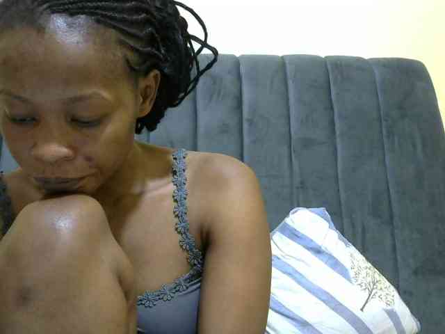 PrettyAlianah webcam