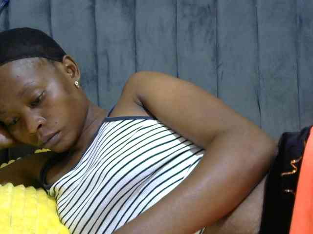 PrettyAlianah webcam