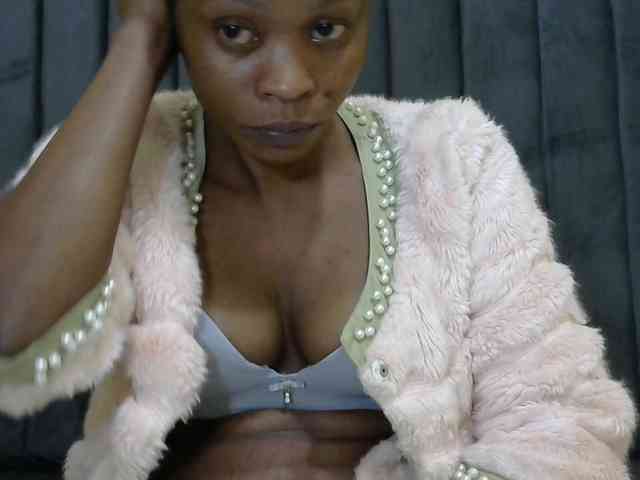 PrettyAlianah webcam