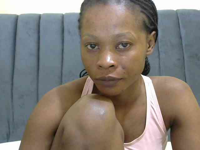 PrettyAlianah webcam