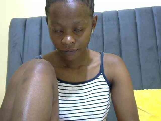 PrettyAlianah webcam
