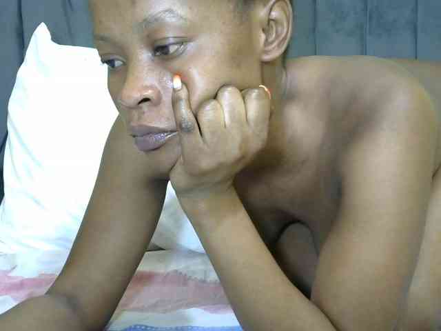 PrettyAlianah webcam