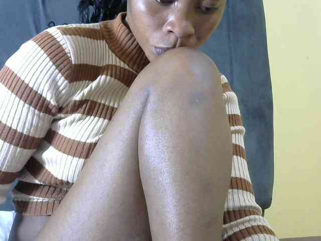 PrettyAlianah webcam