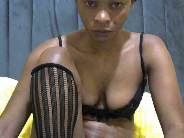 PrettyAlianah webcam