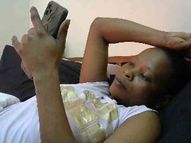 PrettyAlianah webcam