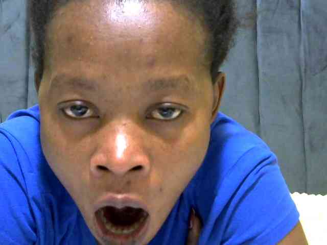 PrettyAlianah webcam