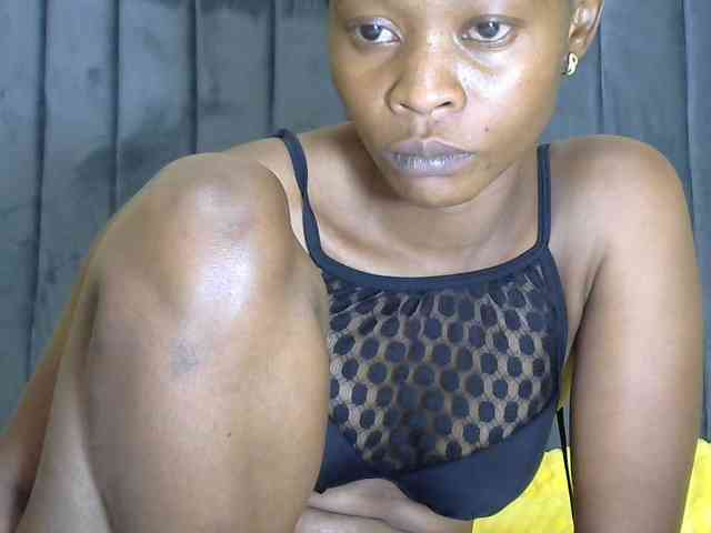 PrettyAlianah webcam