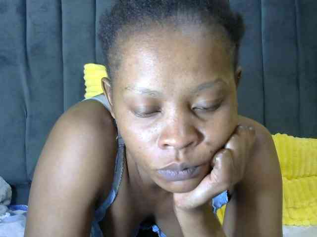 PrettyAlianah webcam