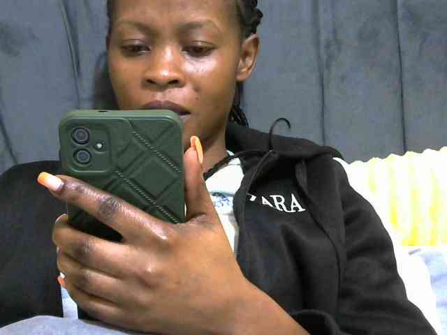PrettyAlianah webcam