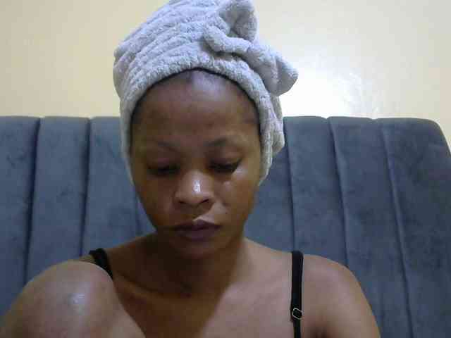 PrettyAlianah webcam