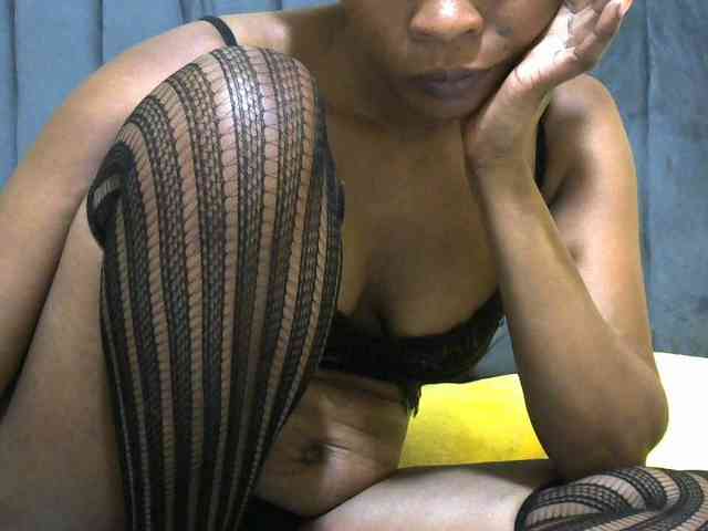PrettyAlianah webcam