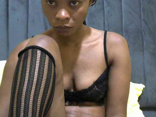PrettyAlianah webcam