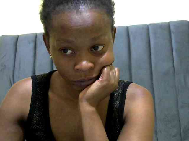 PrettyAlianah webcam