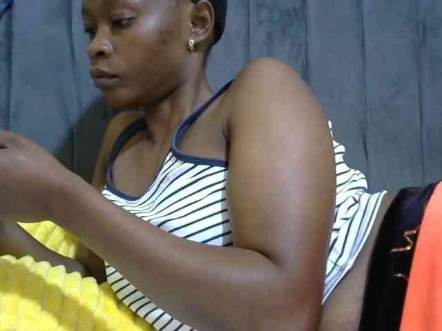 PrettyAlianah webcam