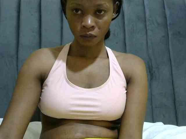 PrettyAlianah webcam
