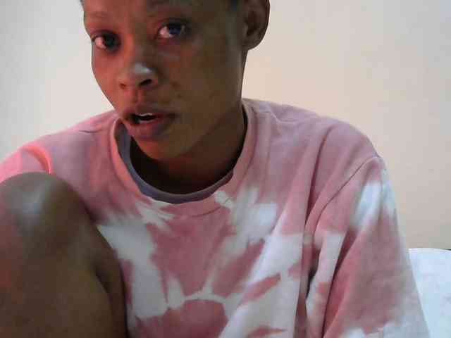 PrettyAlianah webcam