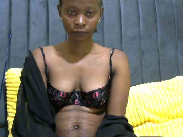 PrettyAlianah webcam