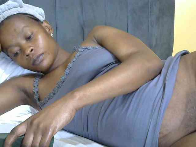 PrettyAlianah webcam