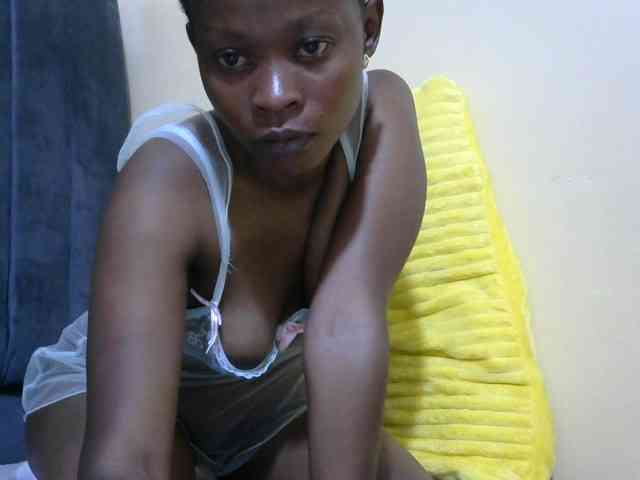 PrettyAlianah webcam