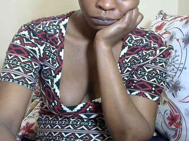 PrettyAlianah webcam