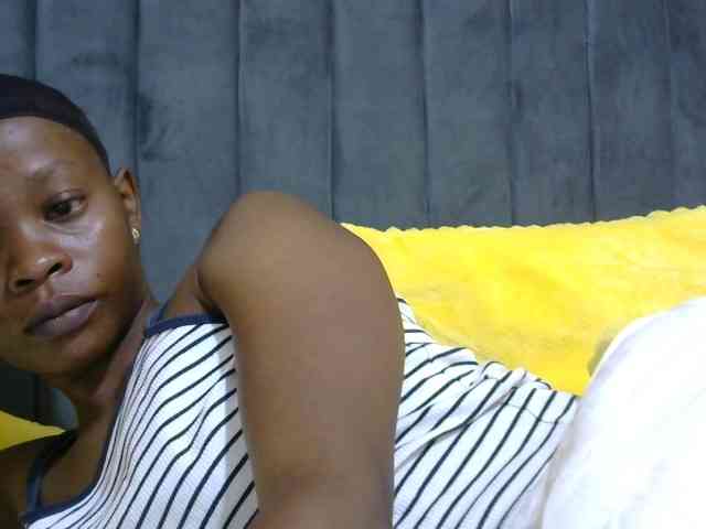 PrettyAlianah webcam