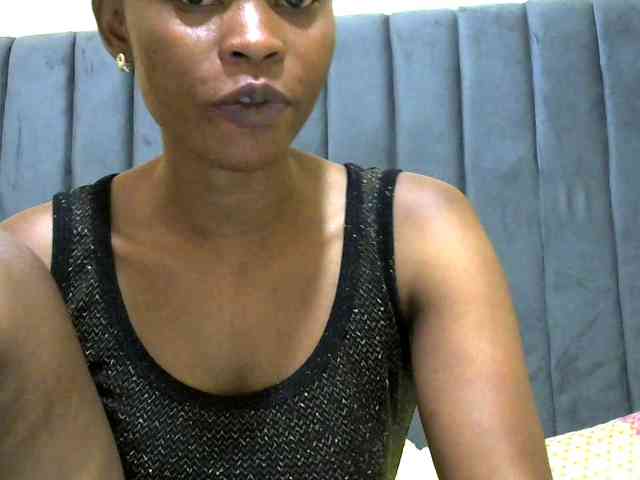 PrettyAlianah webcam