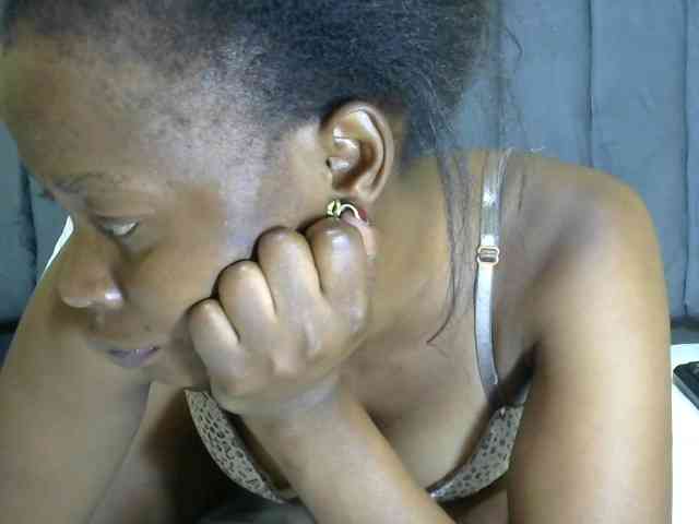 PrettyAlianah webcam