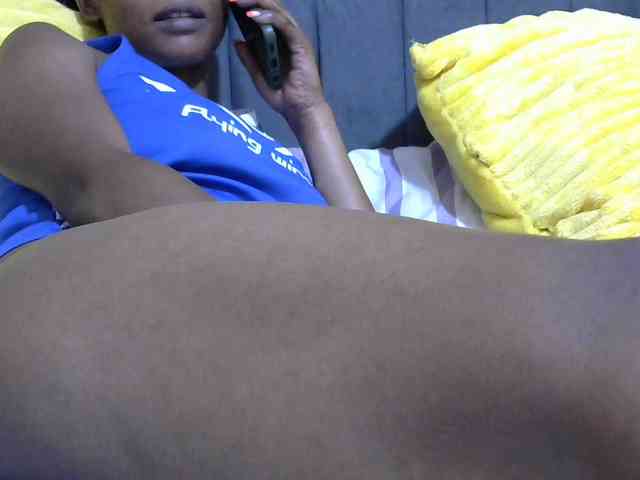 PrettyAlianah webcam