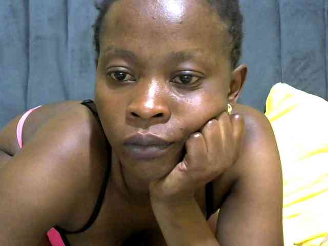 PrettyAlianah webcam