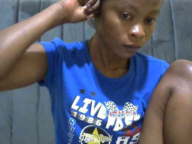 PrettyAlianah webcam