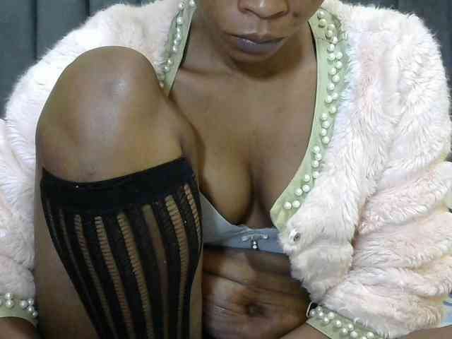 PrettyAlianah webcam