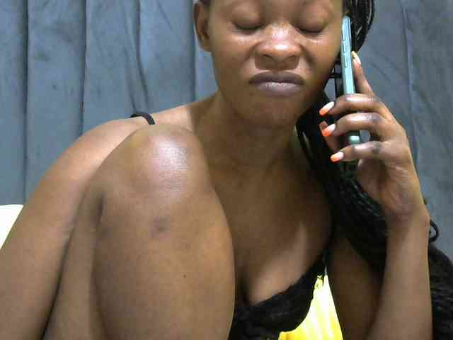 PrettyAlianah webcam