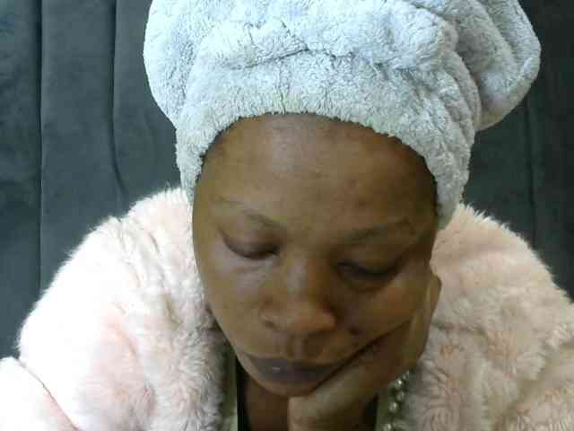PrettyAlianah webcam