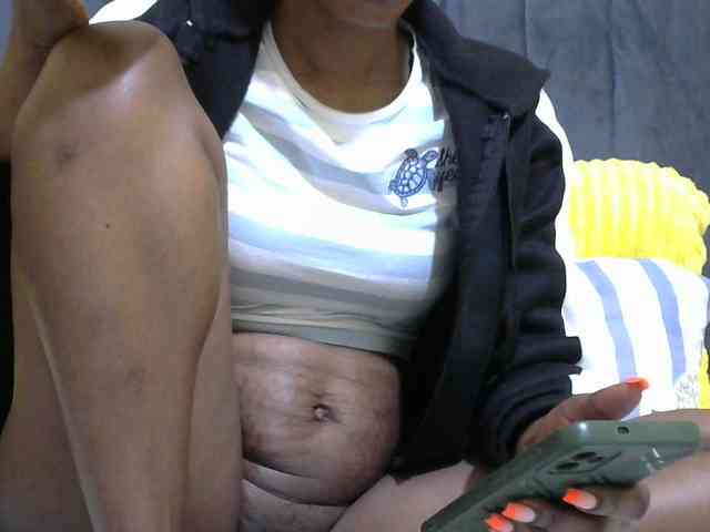 PrettyAlianah webcam