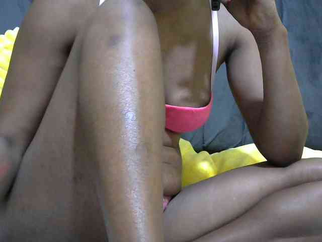 PrettyAlianah webcam