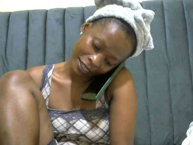 PrettyAlianah webcam